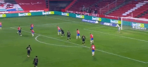 里昂女足强势晋级：欧冠1／4决赛次回合4-1大胜拜