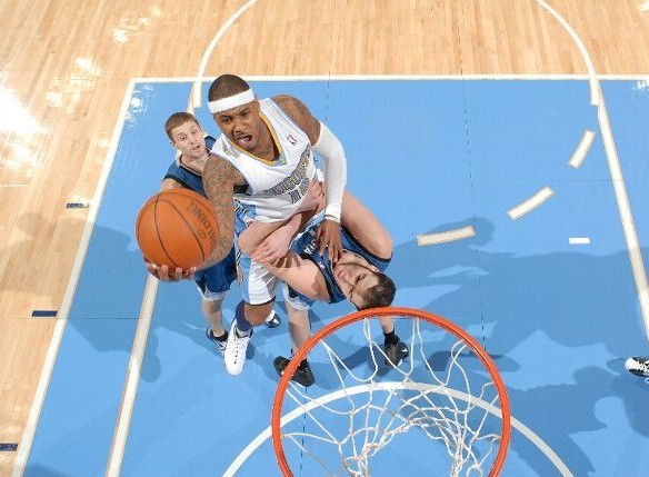 她不但展现 她不但展现